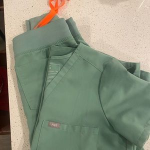 Figs Petite Zamora Jogger and Catarina Top in I believe the color Jade